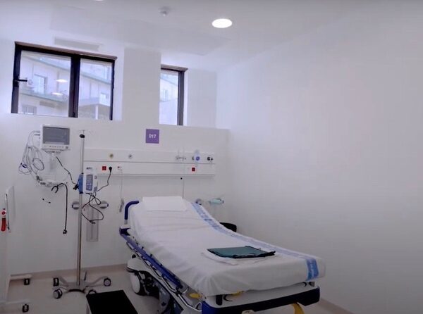 Imatge del nou annex de l'Hospital de Bellvitge