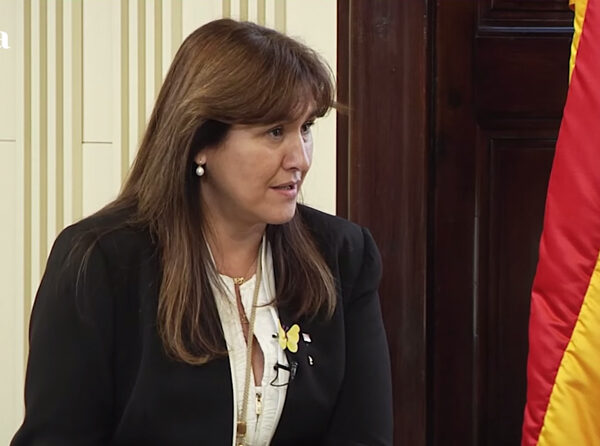 Laura Borràs no té dues querelles per haver promès el càrrec de diputada en català