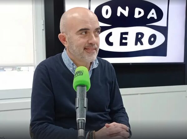 És fals que només hi hagi cinc patrulles nocturnes de la Guàrdia Urbana a l’Eixample, com diu Daniel Sirera