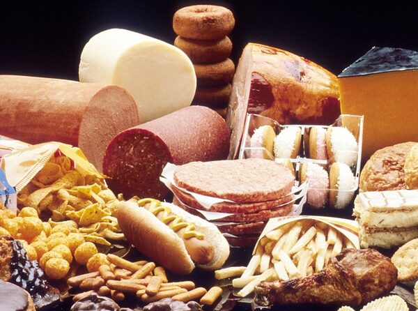 Qué son los alimentos cancerígenos y cómo saber si las recomendaciones que circulan por redes son fiables