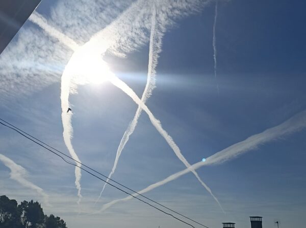 No s’est&agrave; fumigant Barcelona i els deixants dels avions no tenen res a veure amb la propagaci&oacute; de la variant delta del coronavirus