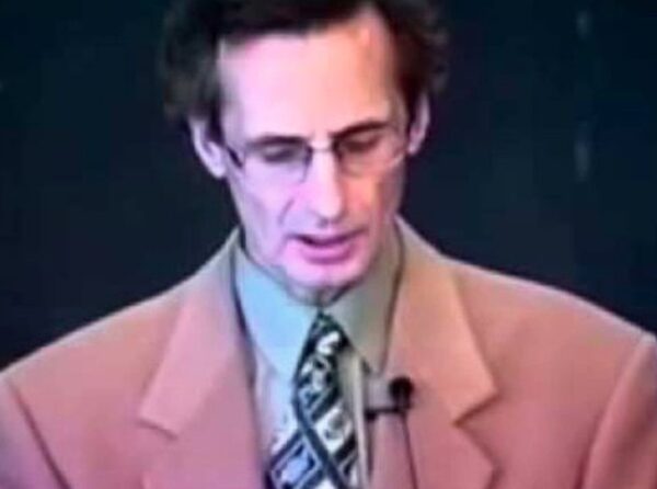 Las vacunas no pueden hacer que alguien nos controle por ondas cerebrales