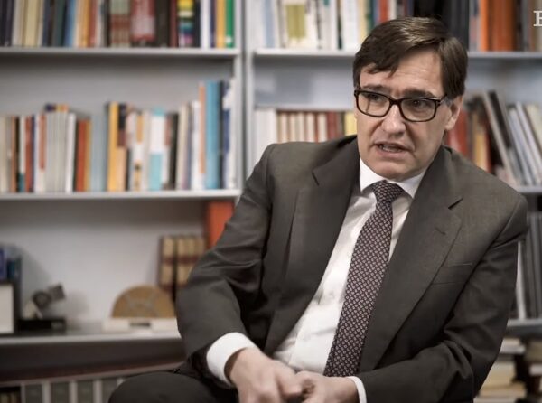 Illa durante una rueda de prensa cuando era ministro de Sanidad