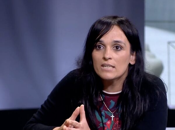 És fals que la llei d’estrangeria prohibeixi “empadronar immigrants que estan en situació irregular”