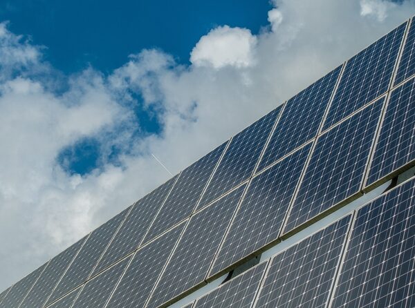 Les renovables tenen una empremta de carboni desenes de vegades menor que les fòssils malgrat l’impacte inicial de la construcció