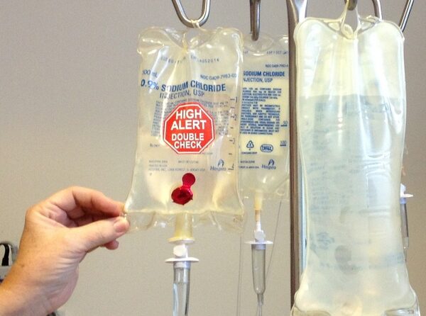 Una buena alimentación puede ayudar con los efectos secundarios del tratamiento, pero no será la cura del cáncer