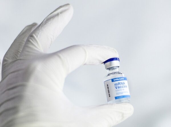 Las enfermedades autoinmunes como los trombos son un efecto adverso extremadamente raro de las vacunas