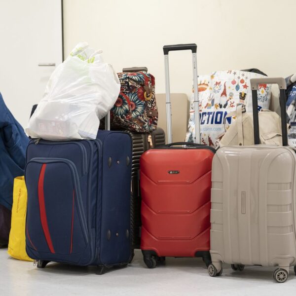 Maletas en un centro