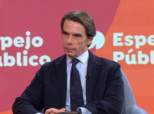 L’expresident espanyol, José María Aznar, durant l'entrevista al programa Espejo Público d’Antena 3, al qual va fer l'afirmació sobre Sánchez i Hamàs.